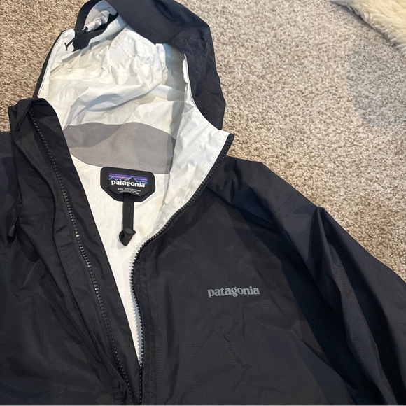 Patagonia Men's Rain Jacket Torrentshell Hooded Black Size XXL H2NO Hiking - Picture 2 of 4